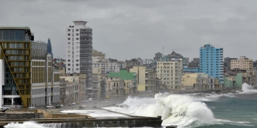 Trump, Küba'nın çok yakında düşeceğini iddia etti