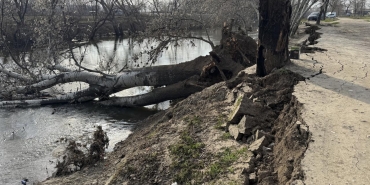 Tunca Nehri kıyısında toprak kayması