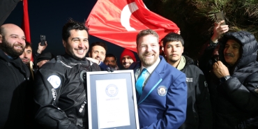 Türk dalgıç dünya rekoru kırdı: Soğuk suda 36 saat