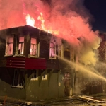 Üsküdar'da 2 metruk binada yangın