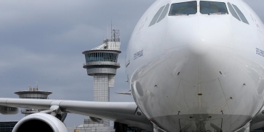 Vietnam'da artan yakıt fiyatları nedeniyle hava yolu şirketleri bazı uçuşları durdurmaya hazırlanıyor