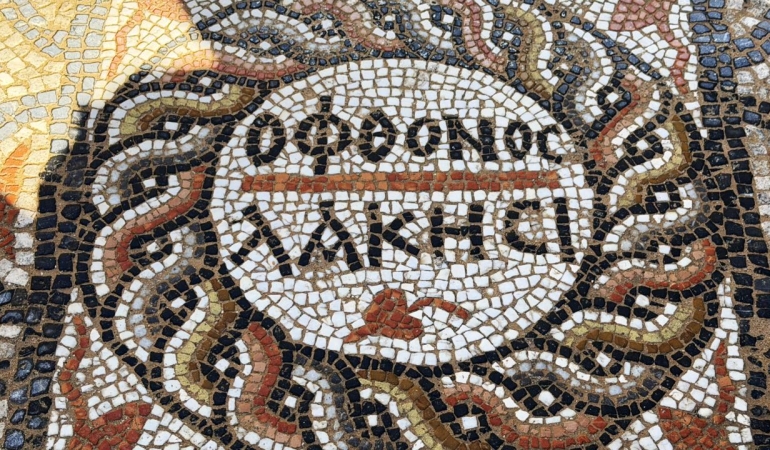 3 bin yıllık antik kentte kıskanan çatlasın mesajı