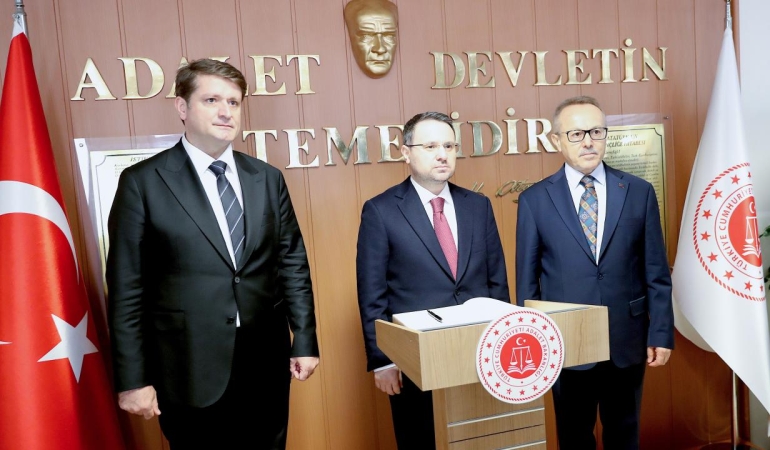 Adalet Bakanı Gürlek, Diyarbakır'da ziyaretlerde bulundu