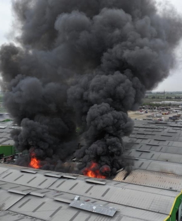 Adana'da geri dönüşüm fabrikasında yangın