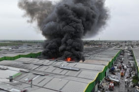 Adana'da geri dönüşüm tesisinde yangın