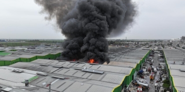 Adana'da geri dönüşüm tesisinde yangın