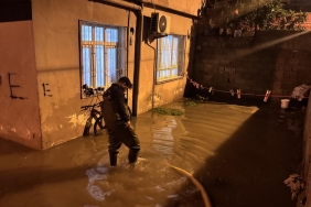 Adana'da sağanak hayatı olumsuz etkiledi