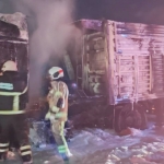 Alevler tırı sardı, KaracabeyBursa karayolunda ulaşım durdu