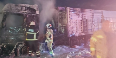 Alevler tırı sardı, KaracabeyBursa karayolunda ulaşım durdu