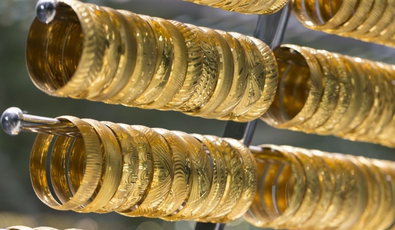 Altın fiyatı jeopolitik belirsizliklerle geri çekildi