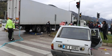Amasya'da tırla otomobil çarpıştı: 10 aylık bebek öldü, 4 kişi yaralandı
