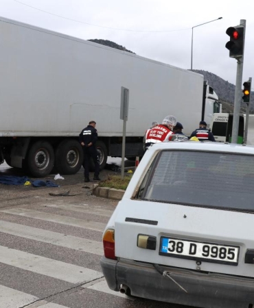 Amasya'da tırla otomobil çarpıştı: 10 aylık bebek öldü, 4 kişi yaralandı