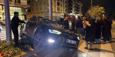 Ankara'da iki ayrı trafik kazasında 4 kişi yaralandı