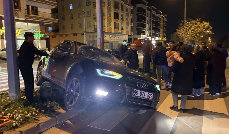 Ankara'da iki ayrı trafik kazasında 4 kişi yaralandı