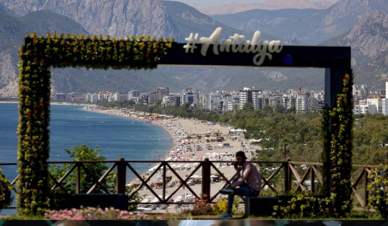 Antalya'ya gelen yabancı turist sayısı 1 milyon 250 bini geçti