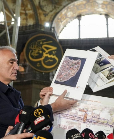 Bakan Ersoy: Ayasofya'da süreç devam ediyor, Sultanahmet'te çalışmalar tamamlandı