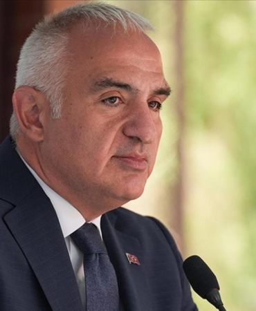 Bakan Ersoy, Dünya Dillerinde Türkçe sözlüğünü tanıttı