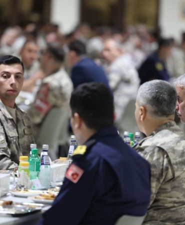 Bakan Güler, Katar'daki Türk birliğinde incelemelerde bulundu
