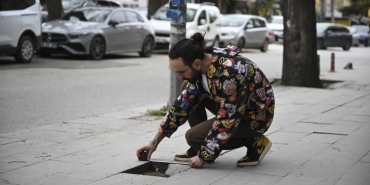 Başkentte kırık kaldırım taşları sanata dönüşüyor