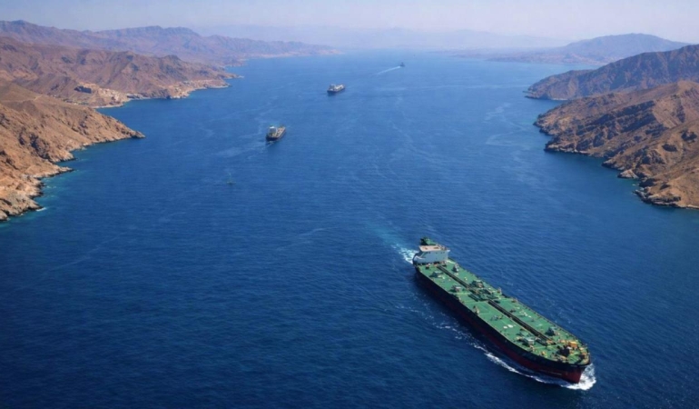 Bir dizi petrol ve LPG tankeri Hürmüz Boğazı’nı geçti, 4 LNG tankeri Boğaz yönünde