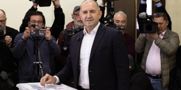 Bulgaristan'da eski Cumhurbaşkanı Radev, genel seçimi birinci tamamladı