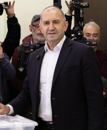 Bulgaristan'da eski Cumhurbaşkanı Radev, genel seçimi birinci tamamladı