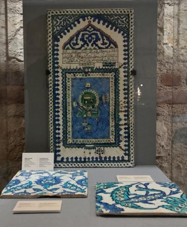 Çalınan 16ncı yüzyıllık iki çini Türkiye'ye iade edildi