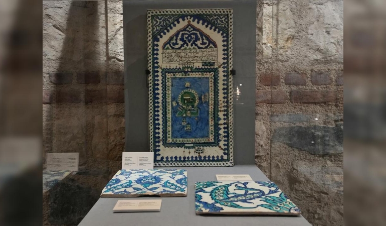 Çalınan 16ncı yüzyıllık iki çini Türkiye'ye iade edildi