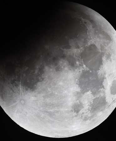 Çin, Ay'da iki yeni mineral keşfetti