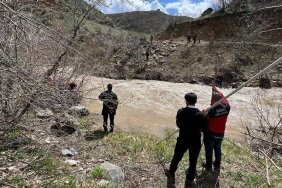 Dereye düşerek kaybolan çocuğu arama çalışmaları 3