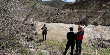 Dereye düşerek kaybolan çocuğu arama çalışmaları 3