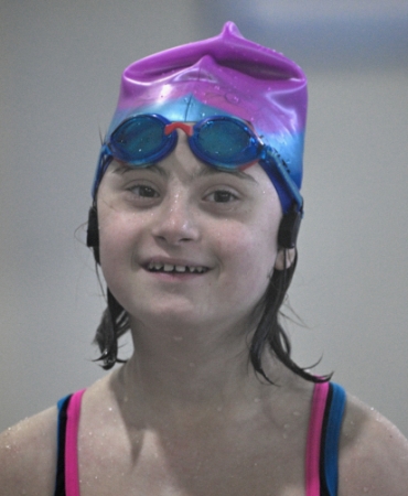 Down sendromlu Pelinsu kalbindeki engeli kulaçlarıyla aştı