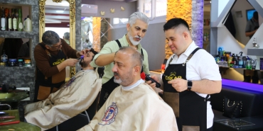 Down sendromlu Sefa güler yüzüyle kalpleri fethediyor