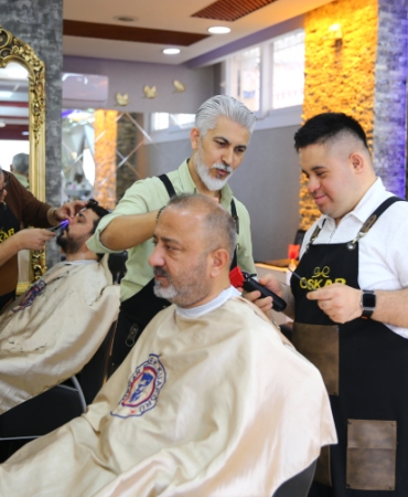 Down sendromlu Sefa güler yüzüyle kalpleri fethediyor