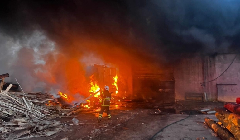 Edirne'de kereste fabrikasında yangın