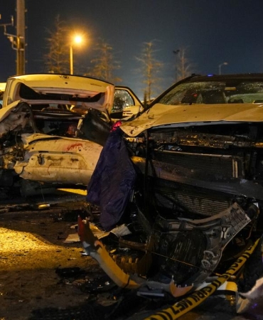 Emniyet şeridinde aracından inen sürücüye otomobil çarptı: 1 ölü