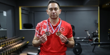 Emniyetin çevik atleti milli formayla madalyalar kazanıyor