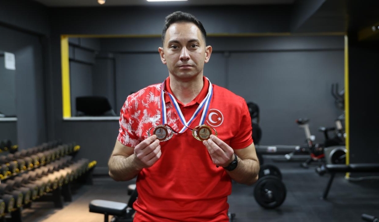 Emniyetin çevik atleti milli formayla madalyalar kazanıyor