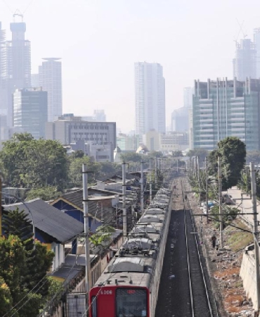 Endonezya'daki tren kazasında ölü sayısı 14'e yükseldi