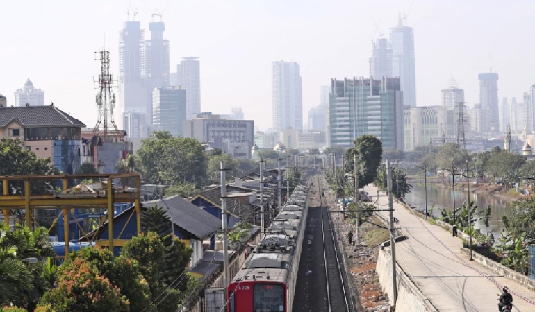 Endonezya'daki tren kazasında ölü sayısı 14'e yükseldi
