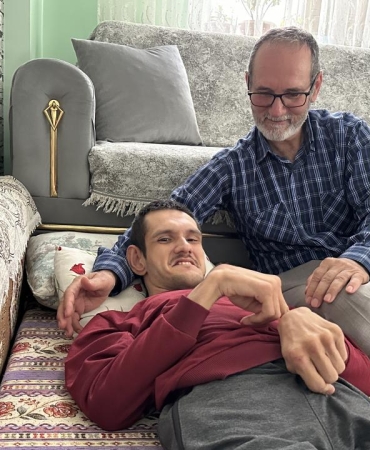 Engelli oğlu için hazırladığı aparatla gönülleri fethetti
