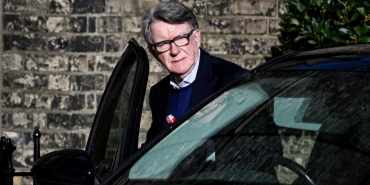 Epstein bağlantılı eski İngiliz Büyükelçi'nin, olumsuz güvenlik raporuna rağmen ABD'ye atandığı ortaya çıktı