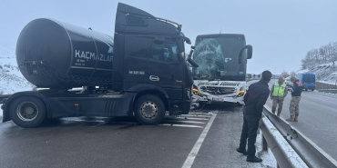 Erzurum'da 2 otobüs ile 2 tırın karıştığı kazada 5 kişi yaralandı