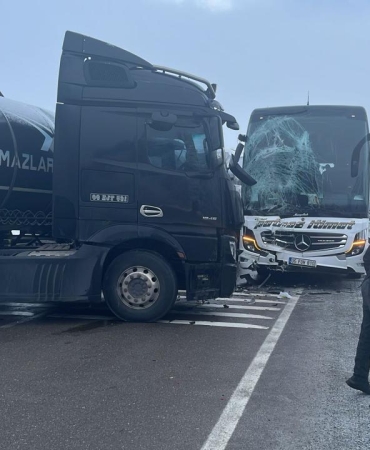 Erzurum'da 2 otobüs ile 2 tırın karıştığı kazada 5 kişi yaralandı