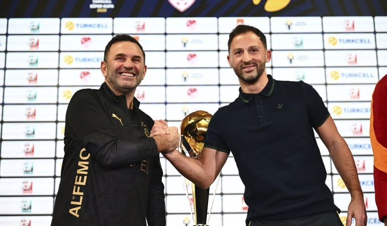 Fenerbahçe ve Galatasaray'ın transfer gündeminde olan isimden ayrılık açıklaması!