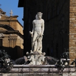 Floransa'da tarihi heykele bekarlığa veda saldırısı