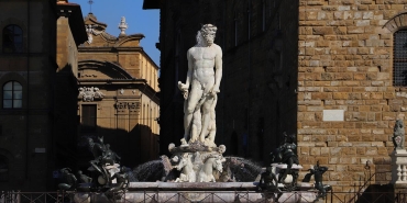 Floransa'da tarihi heykele bekarlığa veda saldırısı