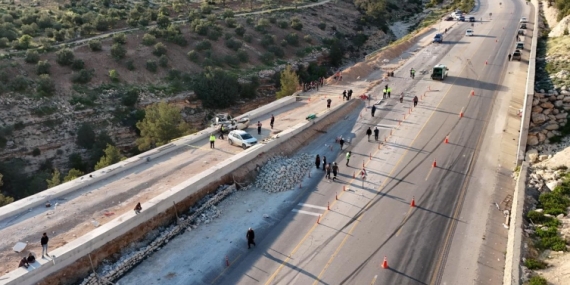 Freni boşalan tır yapımı süren kaçış rampasına çarptı: 1 ölü