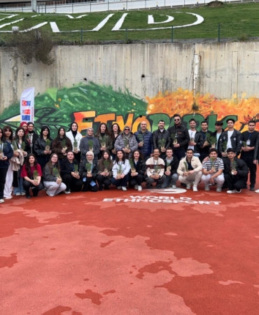 Gençler hem geleneği hem adrenalini İstanbul Etnopark'ta yaşadı