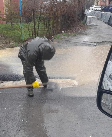Hakkari'yi sağanak ve heyelan vurdu